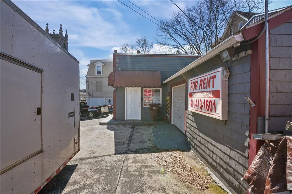 230 North Main photo 5