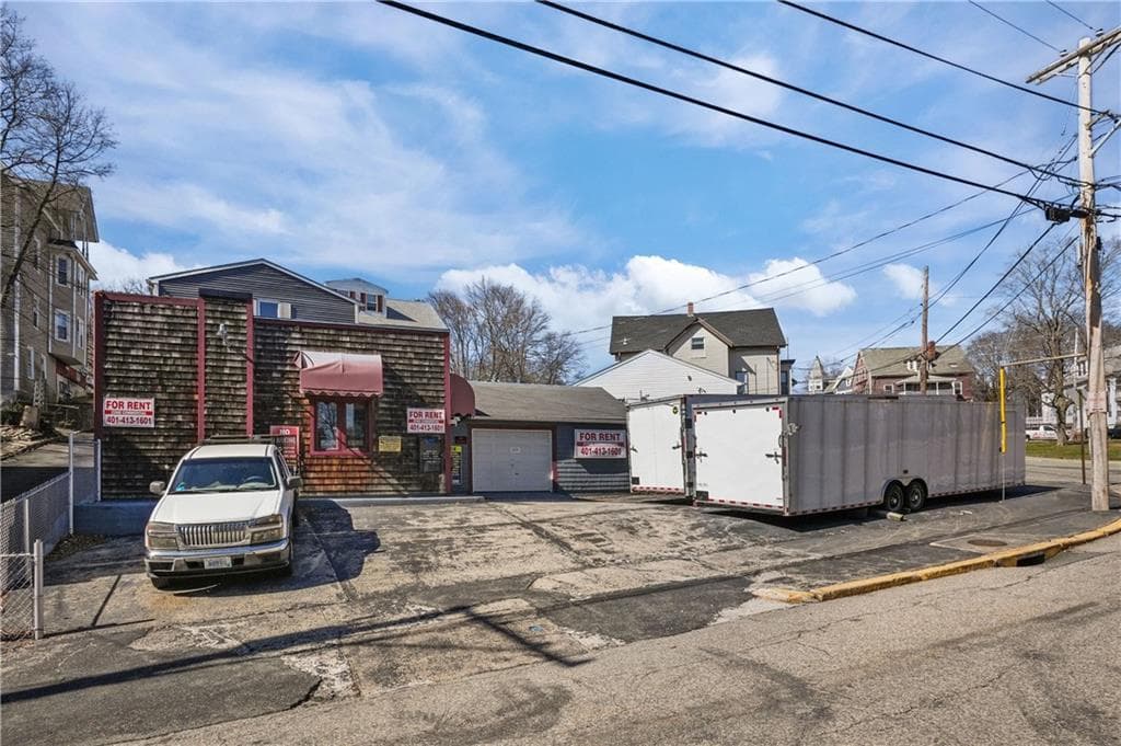 230 North Main photo 4