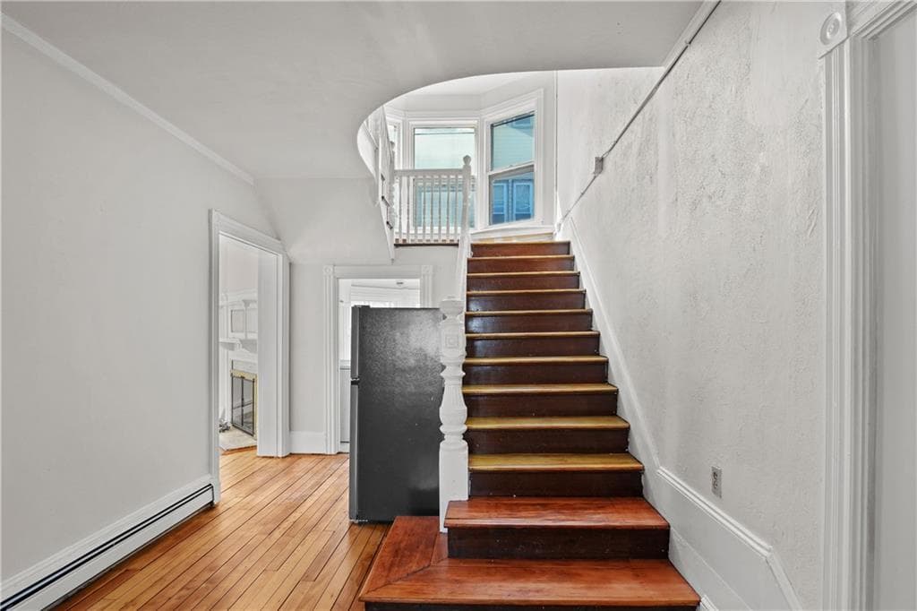 209 Central photo 5