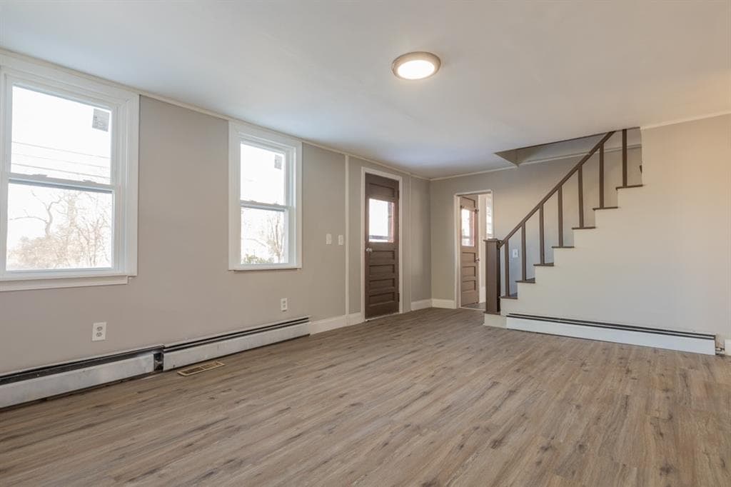 1151 Main photo 5