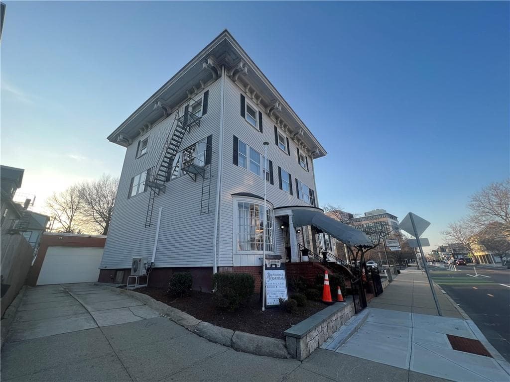 671 Broad photo 2