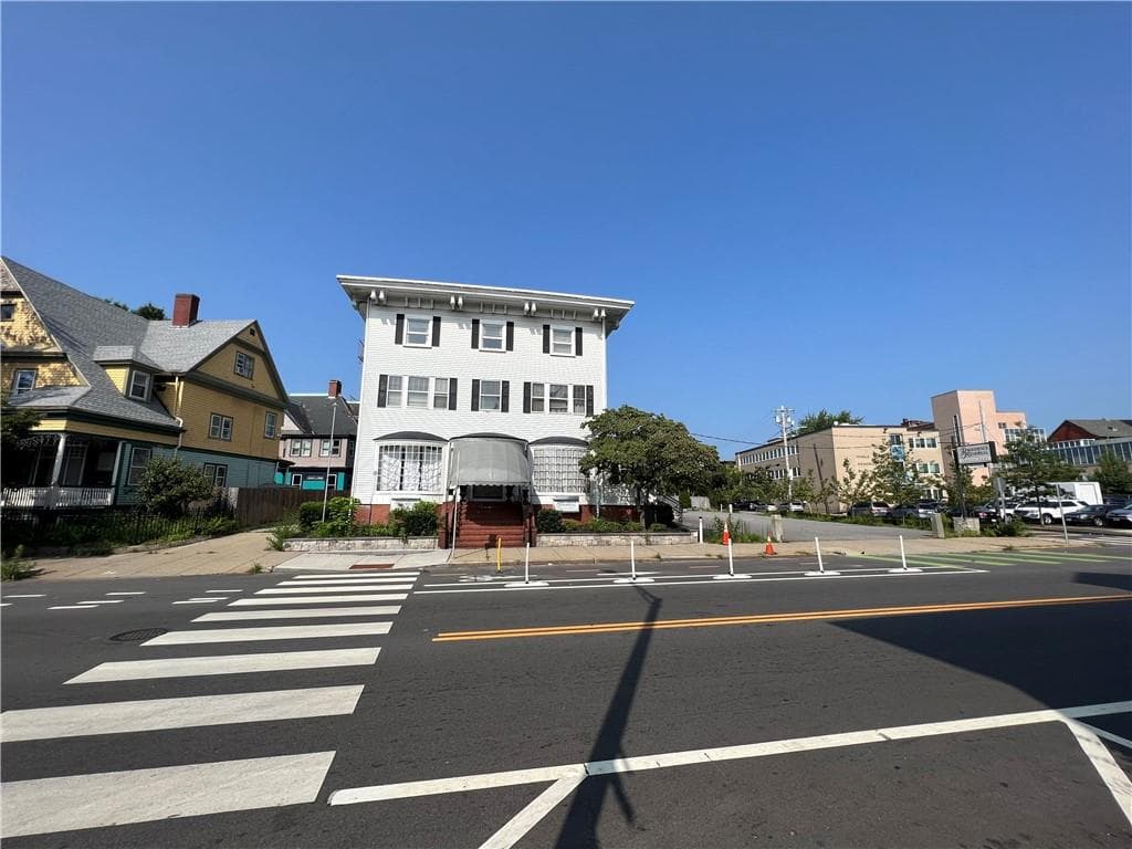 671 Broad photo 3