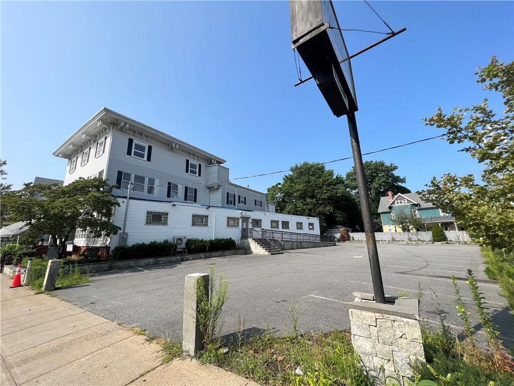 671 Broad photo 5