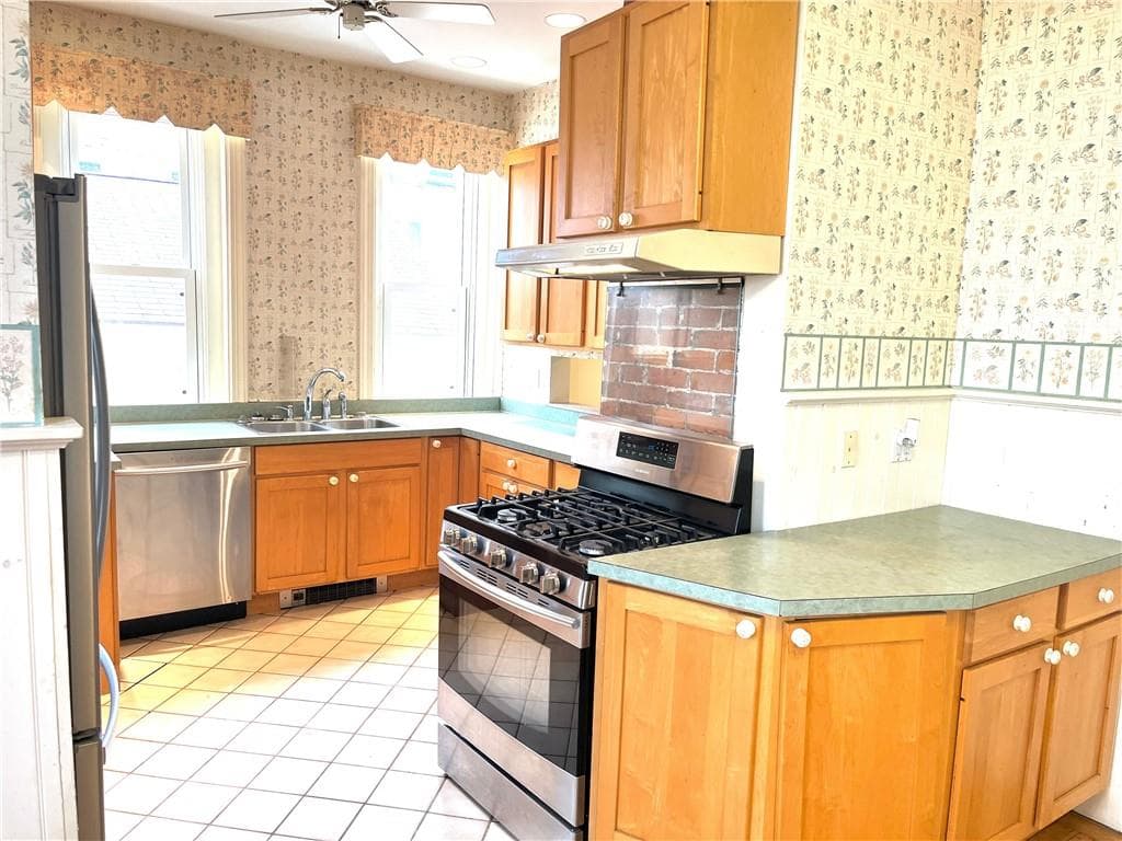 23 Blackstone photo 4