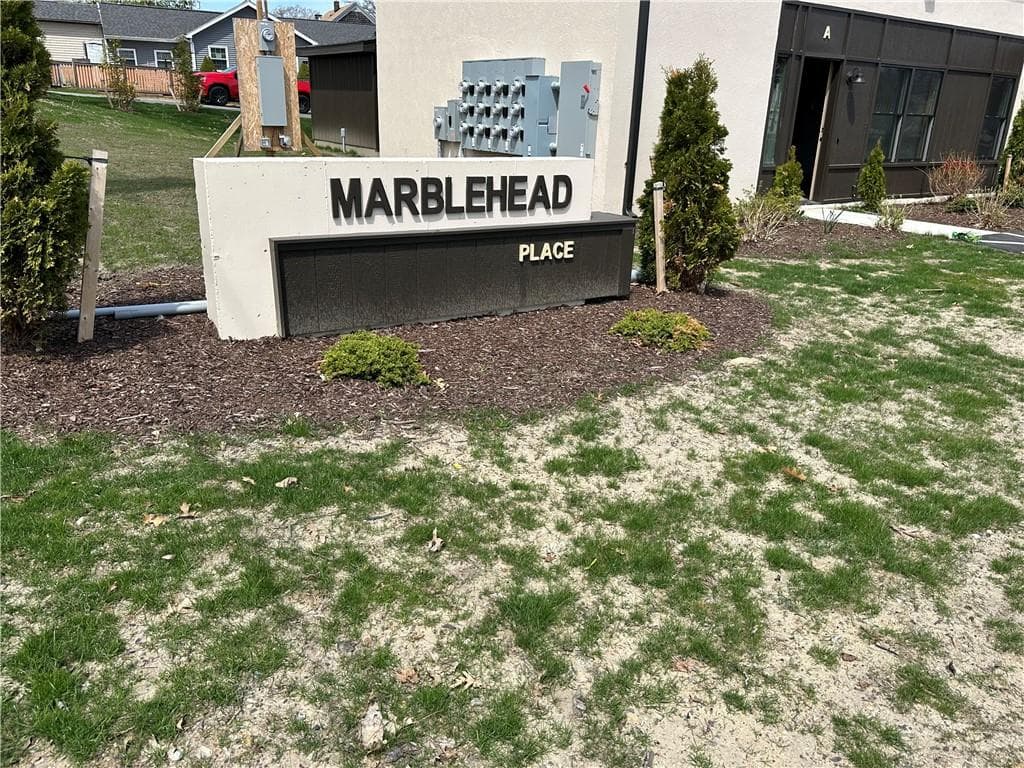 20 MARBLEHEAD #J