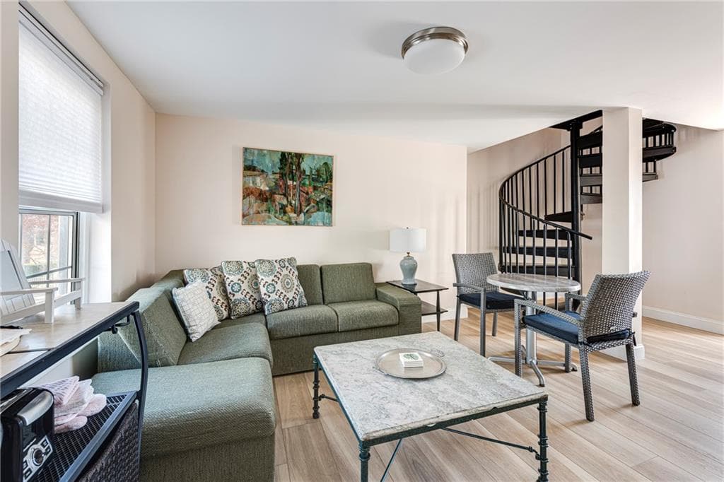 411 Thames #2