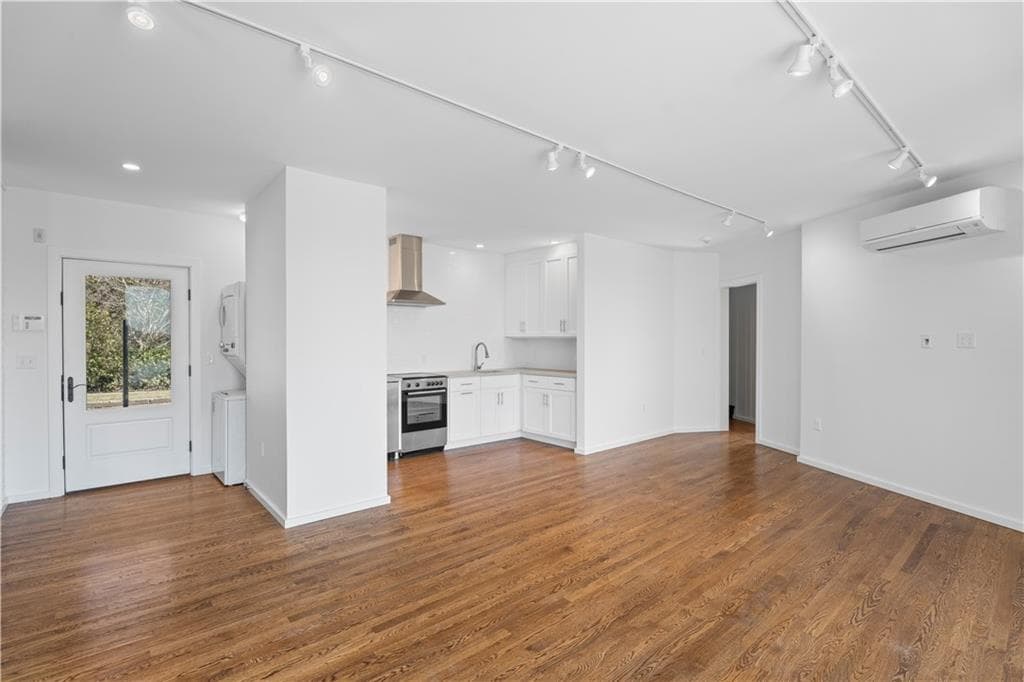 1305 Winthrop photo 5