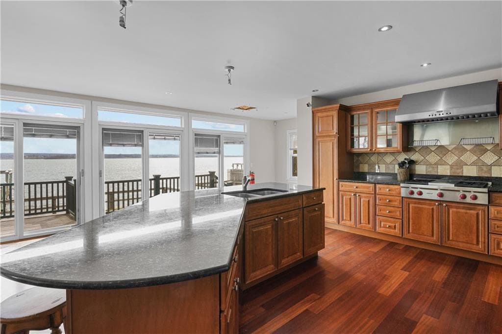 54 Aquidneck photo 3