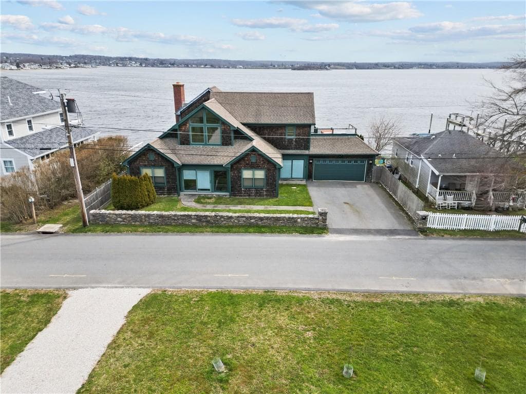 54 Aquidneck