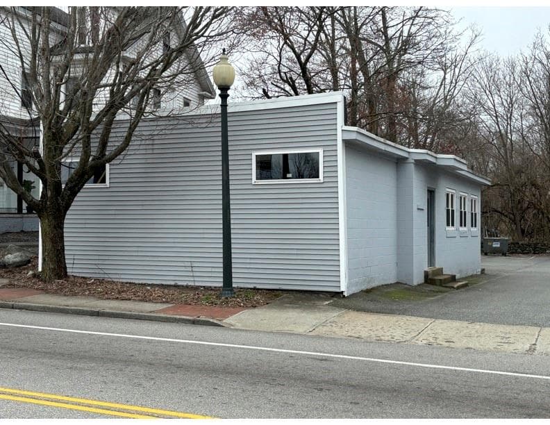 652 East