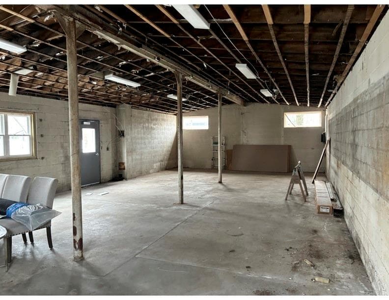 652 East photo 5