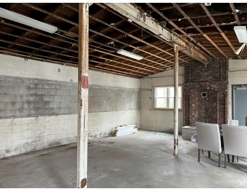 652 East photo 4