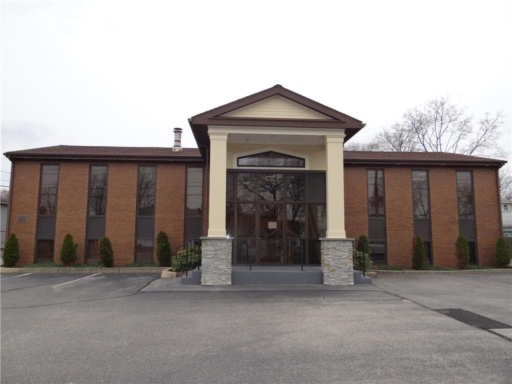627 Warwick