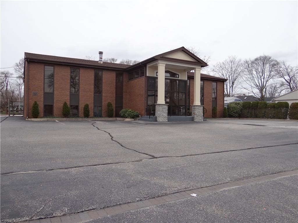 627 Warwick