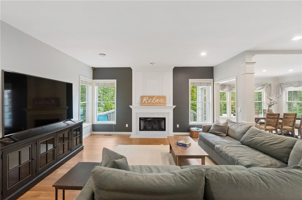 41 Leeward photo 5