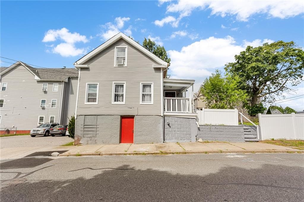 63 W Clifford photo 2