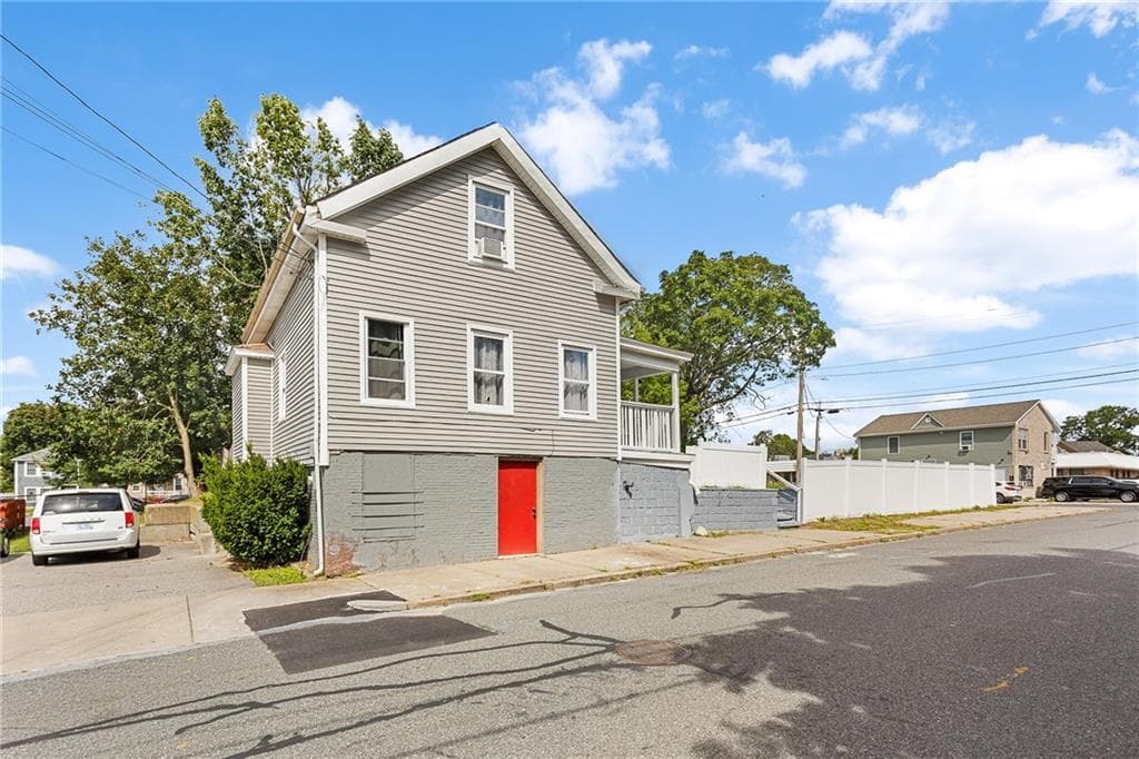 63 W Clifford photo 3