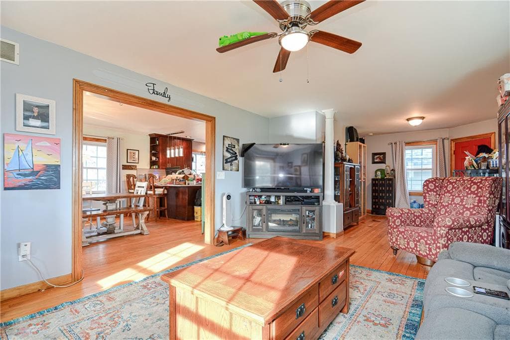 192 Spring Hill photo 3