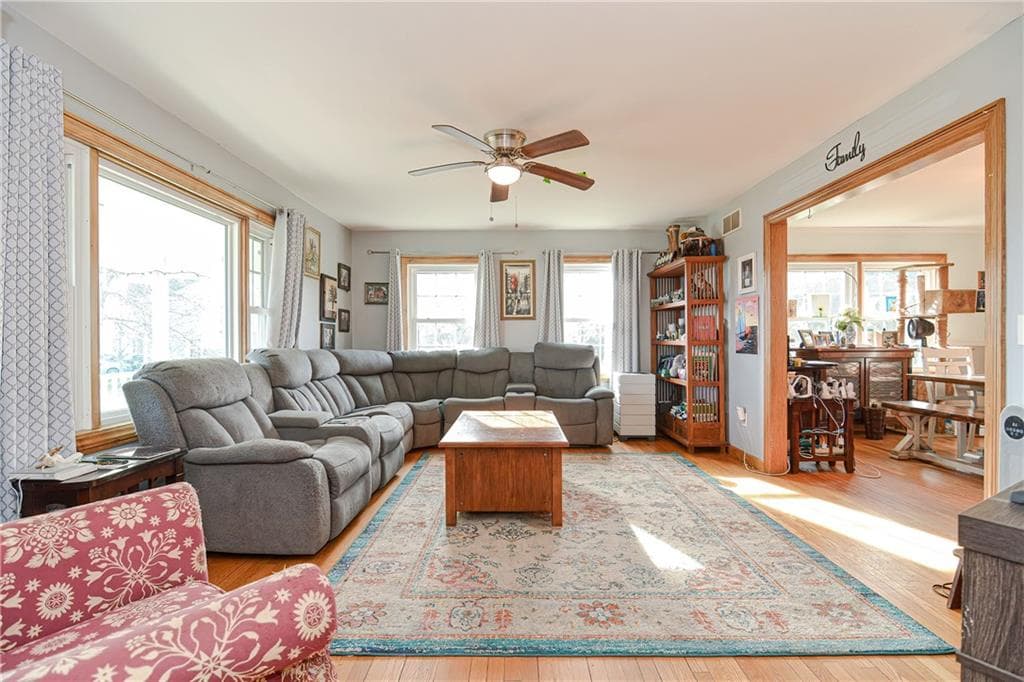 192 Spring Hill photo 4