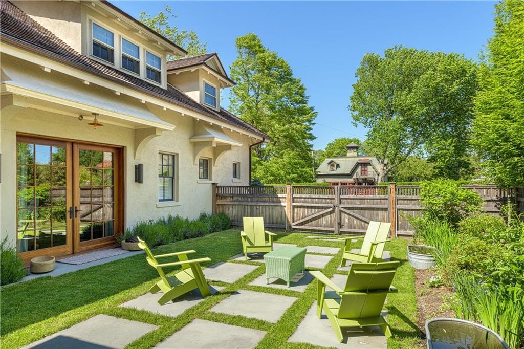 33 Everett photo 3