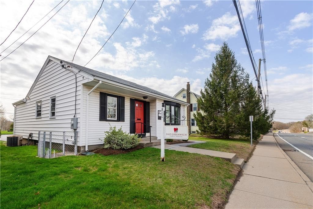 880 Main photo 2