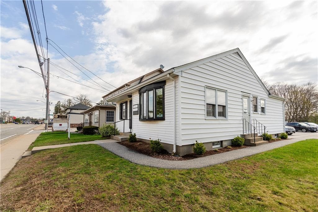 880 Main photo 3