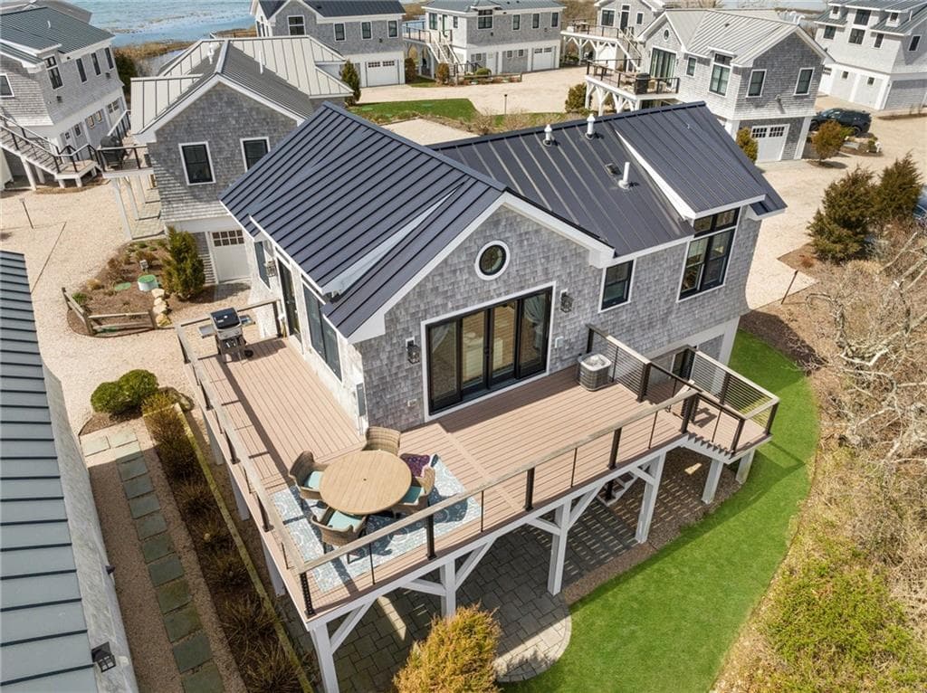 14 East Pointe