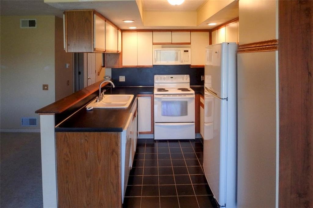 76 Valley Green #C photo 5