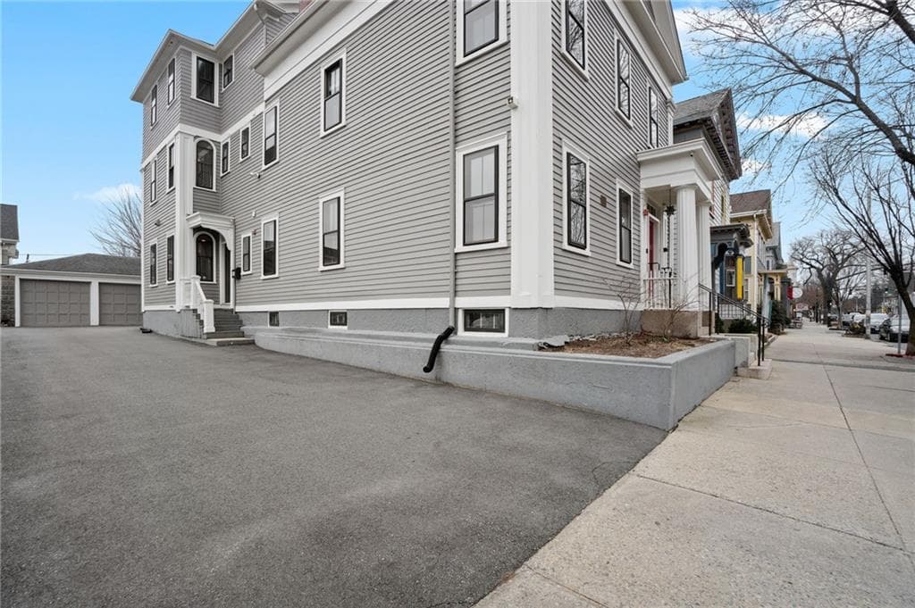 214 Broadway photo 2