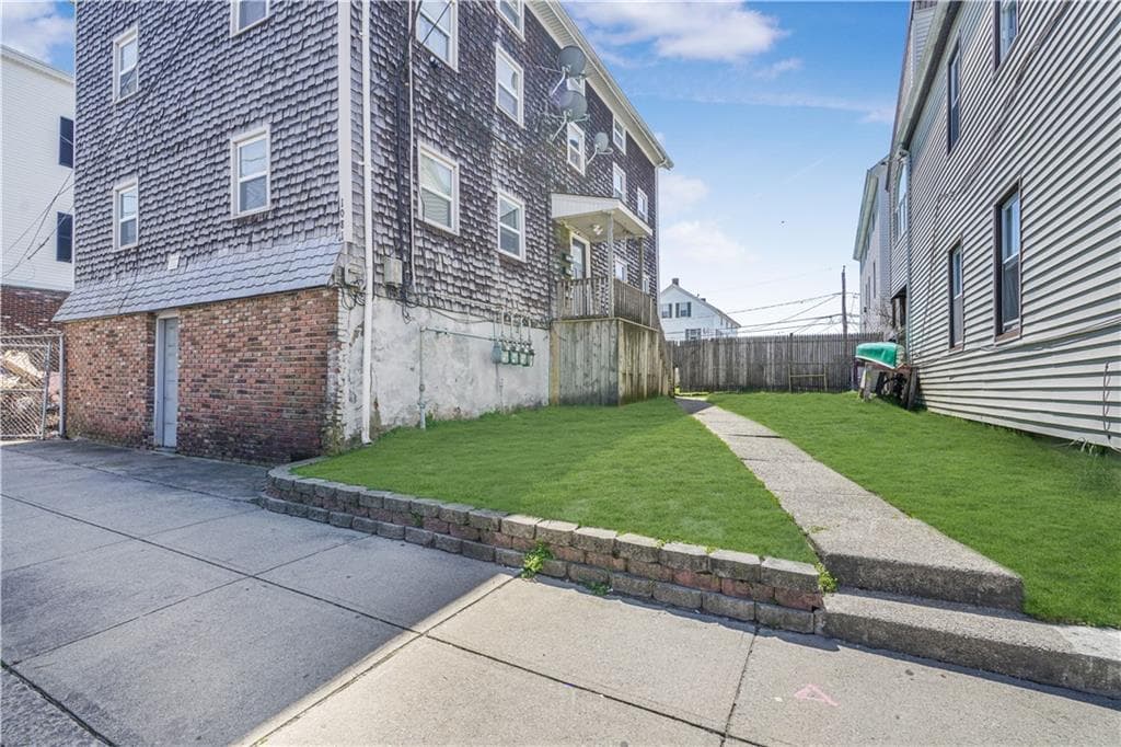 1081 Bedford #2 photo 3