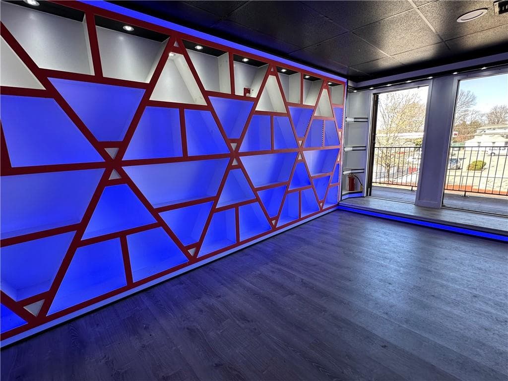 1410 Mineral Spring