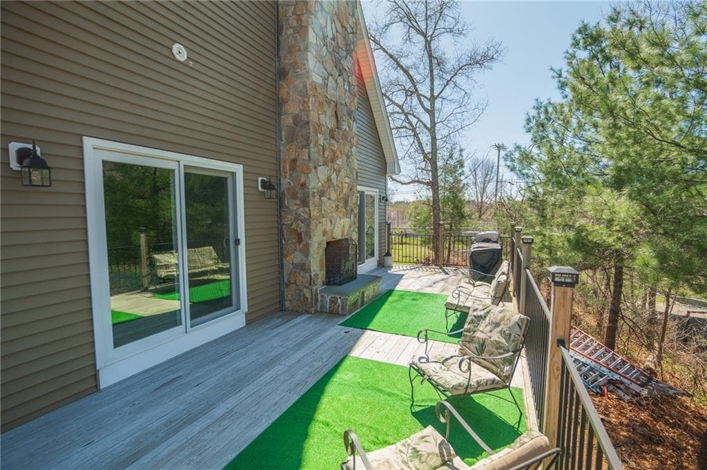 810 Douglas photo 5