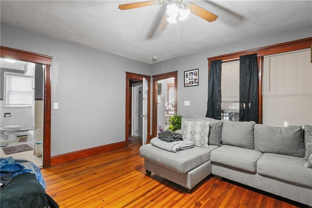 1101 Lonsdale photo 5