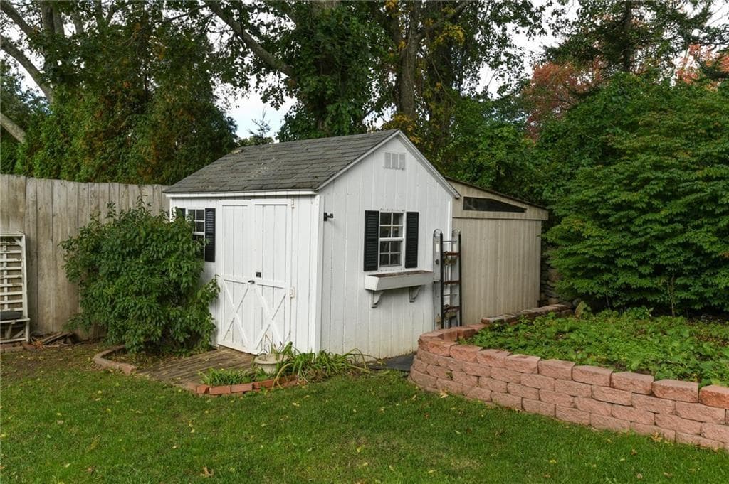 11 Edgewater photo 4