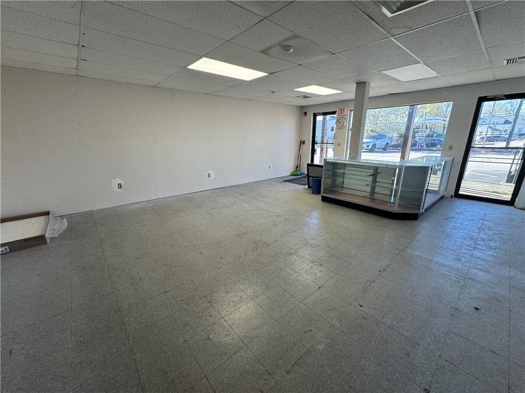 1410 Mineral Spring photo 2