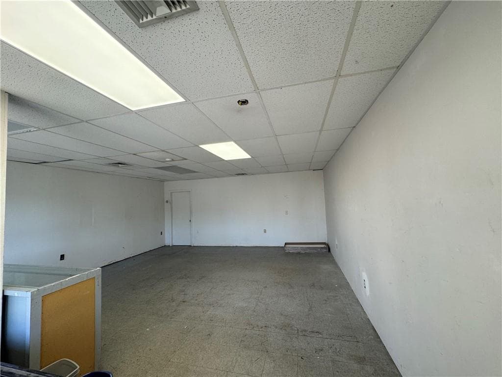 1410 Mineral Spring photo 3