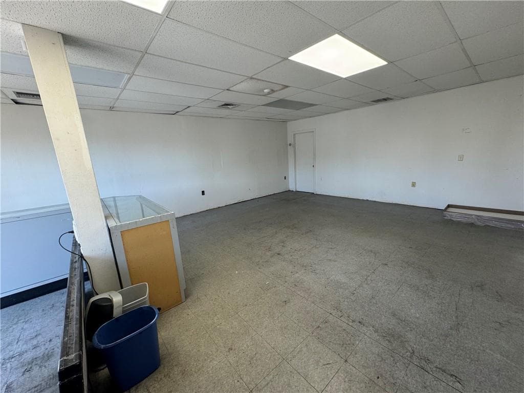 1410 Mineral Spring photo 4