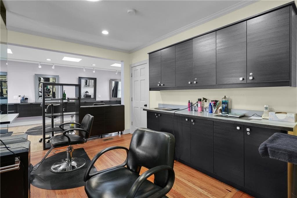 634 Putnam photo 5