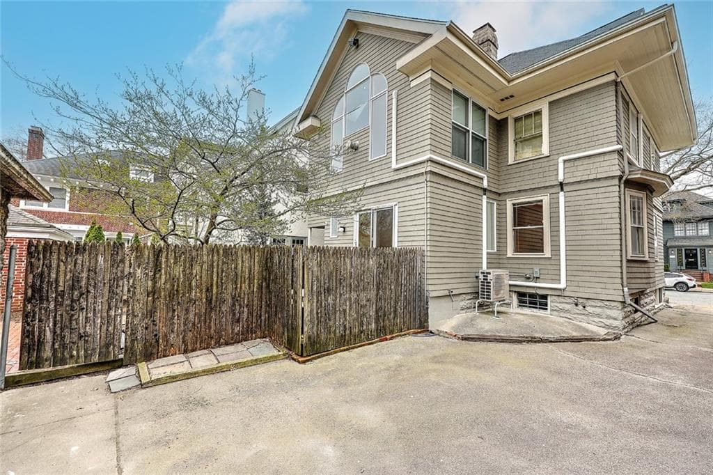 325 Wayland photo 4