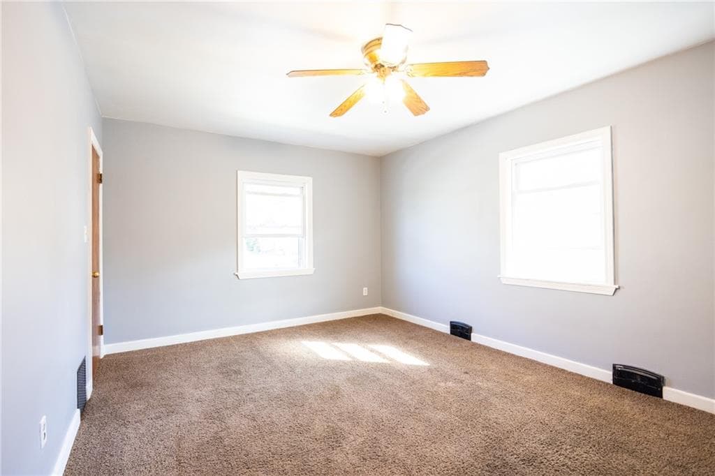 597 Main photo 5