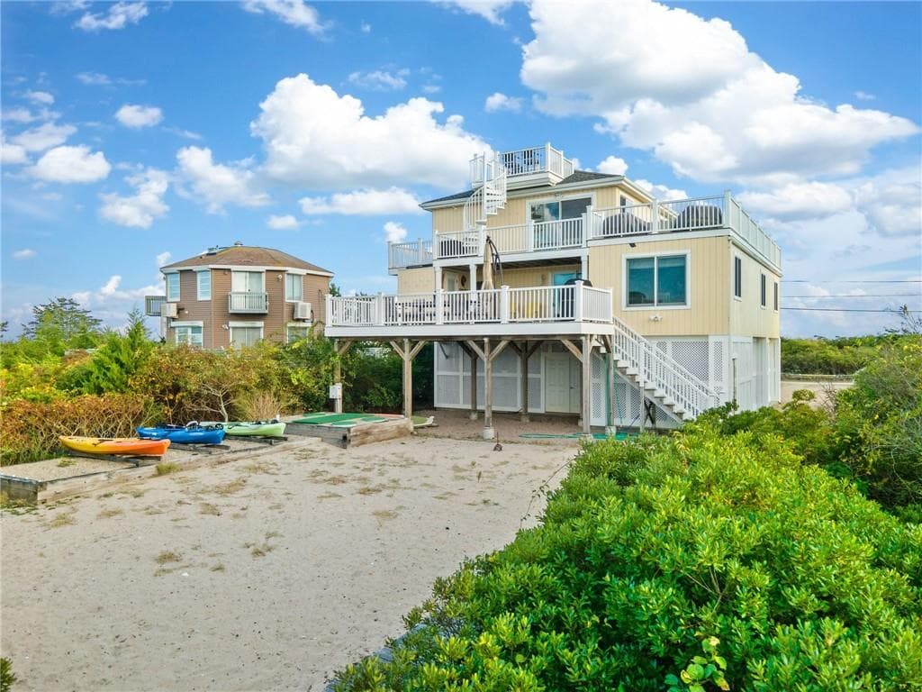 546 East Beach photo 2
