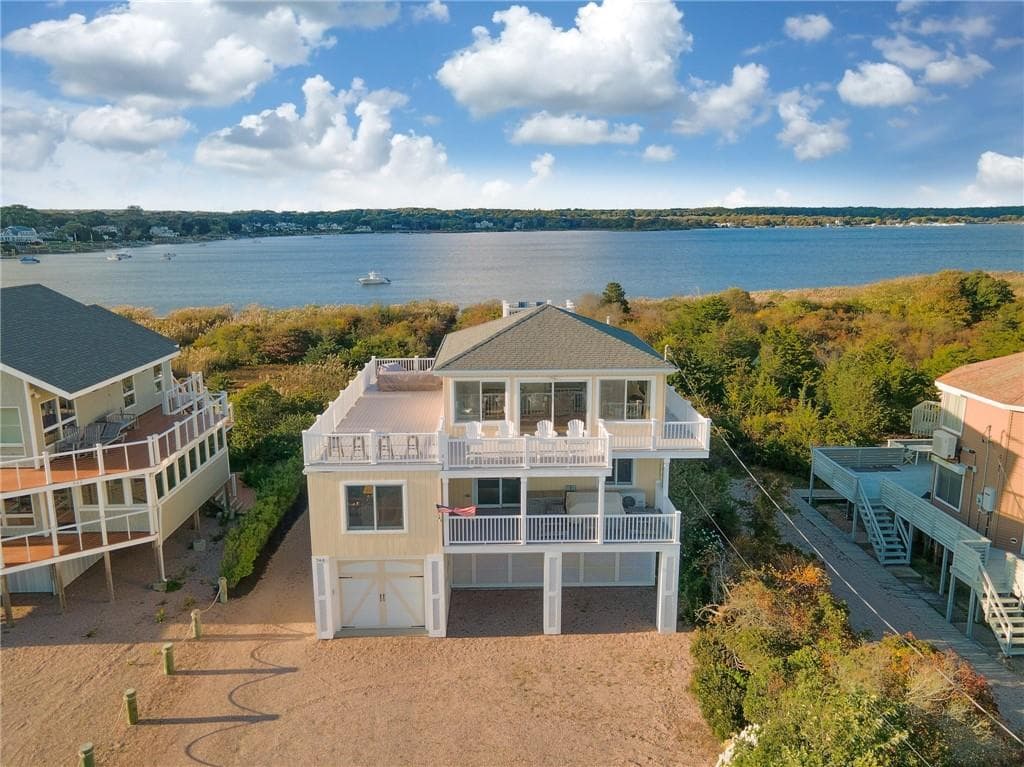 546 East Beach photo 4