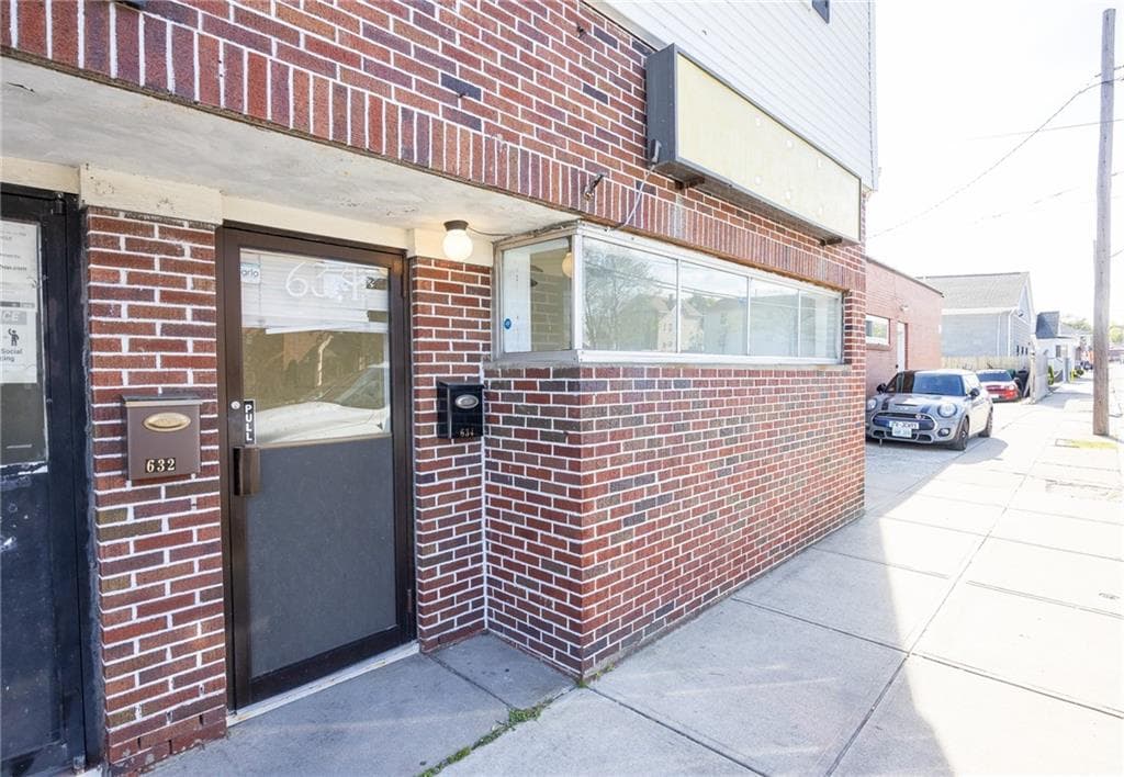 634 Hartford photo 2