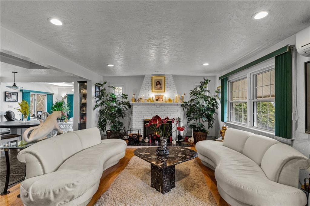 2405 Mendon photo 5