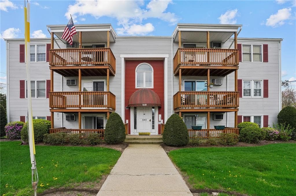 555 Diamond Hill #303 photo 2