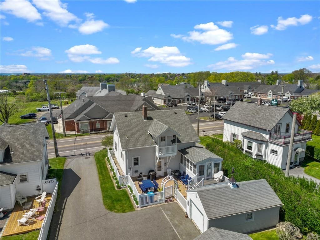 667 Aquidneck photo 3