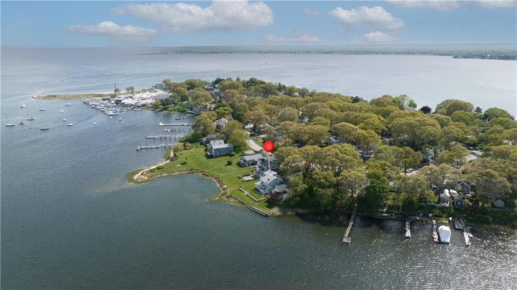 122 Riverside photo 2