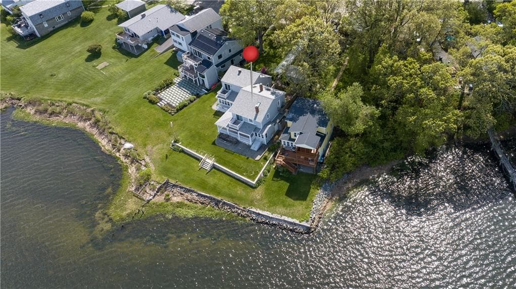 122 Riverside photo 3