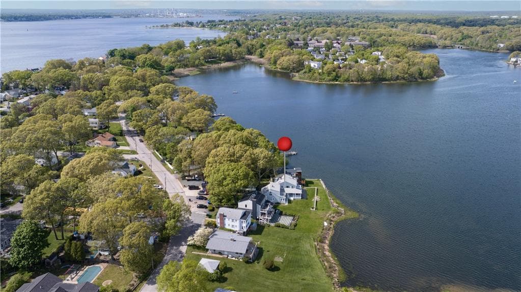 122 Riverside photo 4