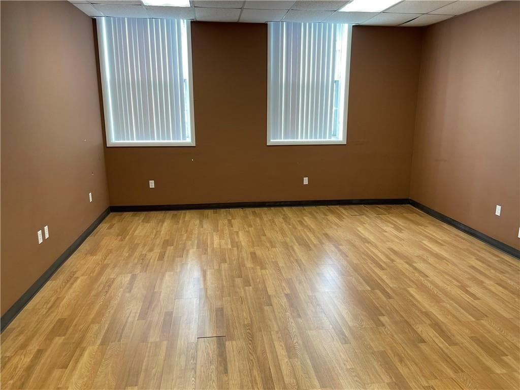 877 Broadway photo 3